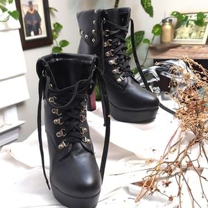 B.Barbara ladies Black Platform Boots